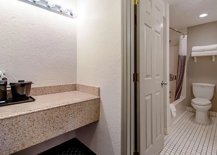 Lauderdale Lakes Cheap Hotels
