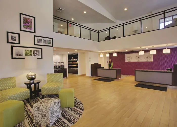 Romulus Cheap Hotels
