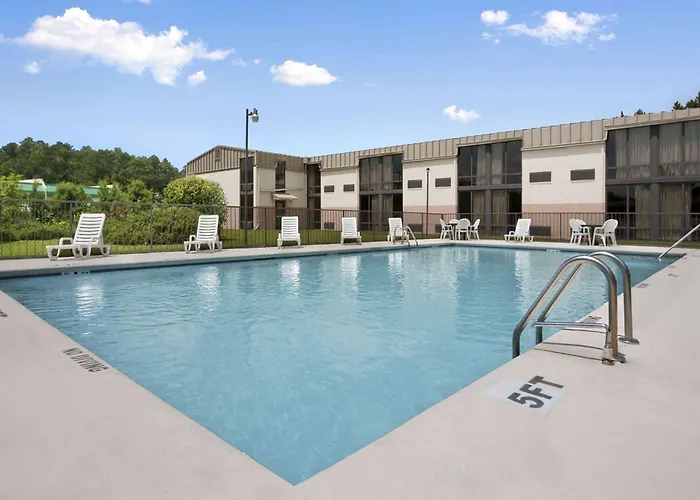 Raeford Cheap Hotels