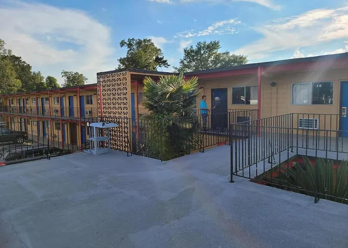 Lucedale Cheap Hotels