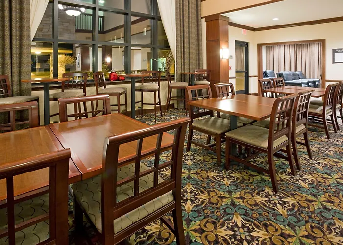 Oconomowoc Cheap Hotels