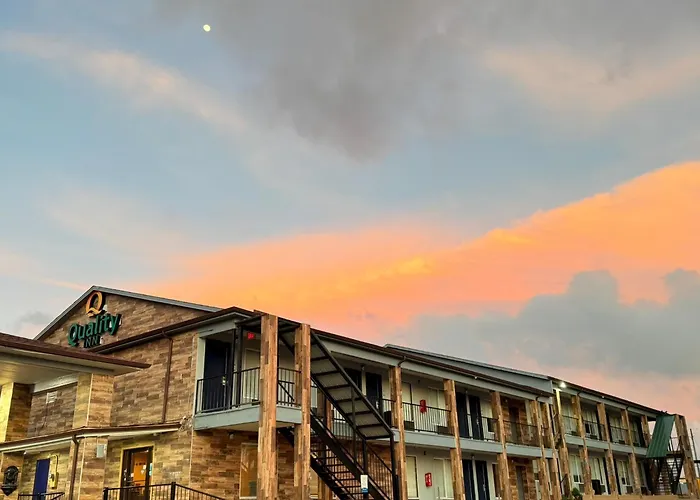 Crestview Cheap Hotels