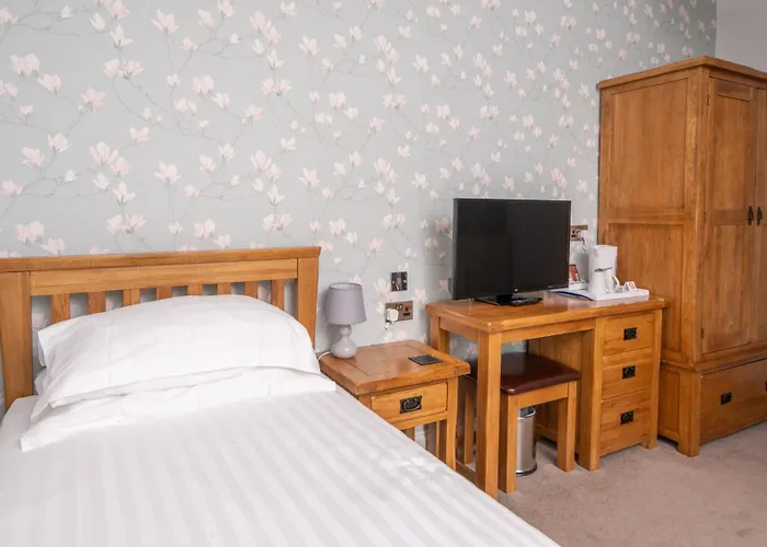 Redhill (Somerset) Cheap Hotels