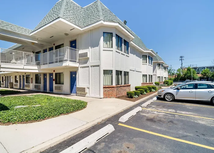 Schiller Park Cheap Hotels