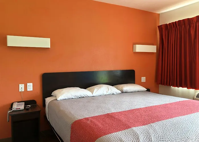Clute Cheap Hotels