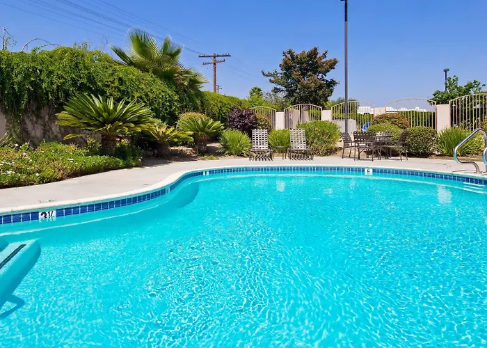 Glendora Cheap Hotels