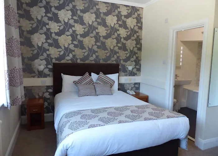 Farnham (Surrey) Cheap Hotels